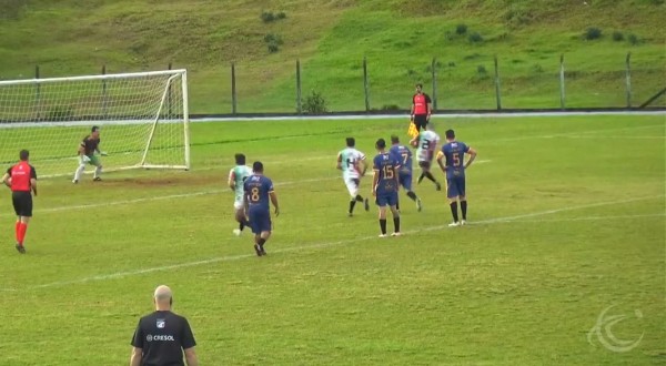 Fluminense da Barra da União vence sob chuva, mantém 100% e garante vaga nas quartas do Cerqueirense 2026