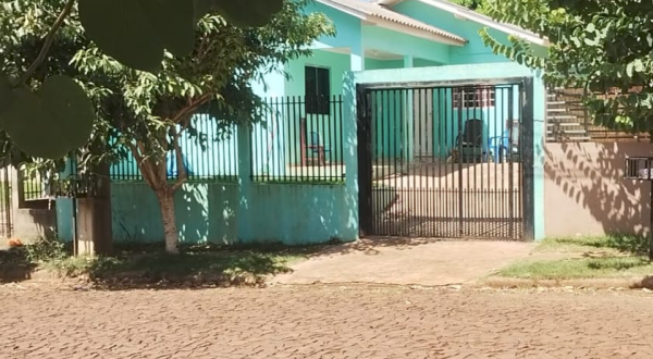 Homem mata ex-mulher e atira contra própria filha
