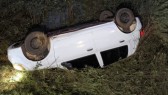 Bombeiros atendem capotamento de veículo em Passos Maia