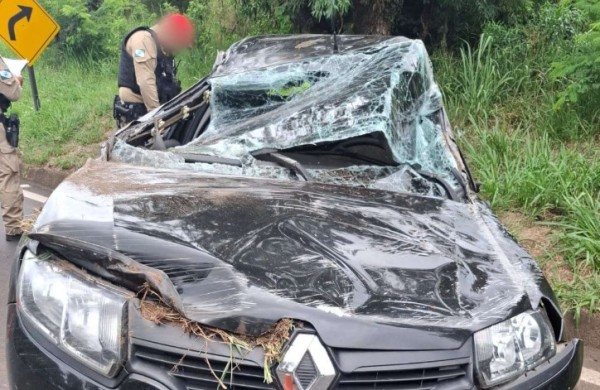 Carro capota e deixa motorista ferido na PR-182