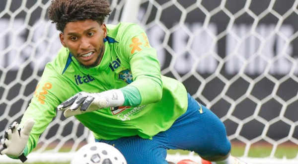 Hugo Souza é convocado para a Seleção e substitui Alisson Becker em amistosos