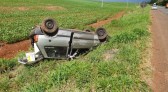 Capotamento deixa condutor ferido