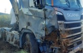 Caminhões batem em trecho de três faixas na PR-280