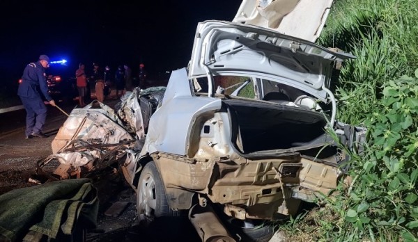 Colisão entre veículo e caminhão deixa feridos na BR-163