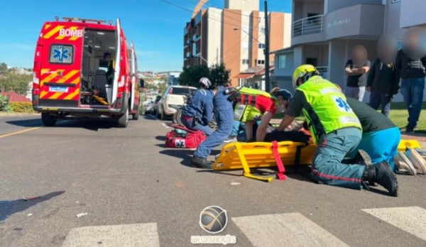 Colisão deixa mototaxista e passageira feridos
