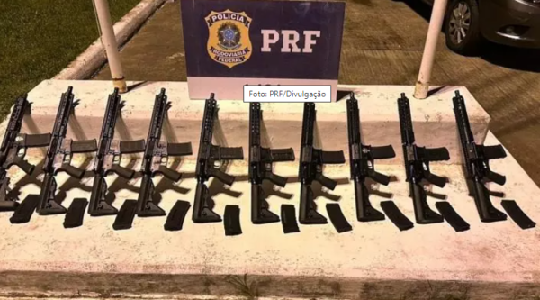 PRF apreende 10 fuzis escondidos no tanque e lataria de carro na BR-280