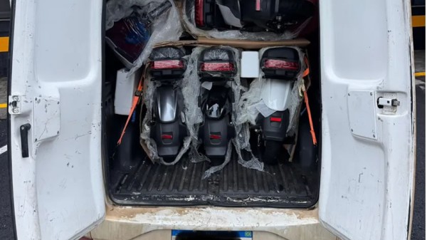 Polícia Rodoviária apreende cinco motos elétricas contrabandeadas do Paraguai na PR-280