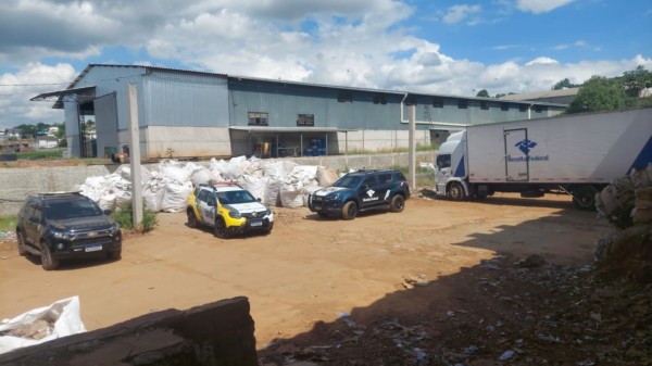 Operação conjunta apreende produtos falsificados e mercadorias irregulares no bairro Indústrial