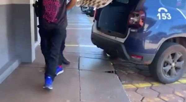Homem é detido após agredir a companheira e levá-la para atendimento na UBS