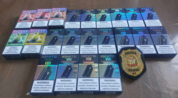 Polícia Civil de Pinhalzinho encontra cigarros eletrônicos à venda em comércio e um homem acaba preso