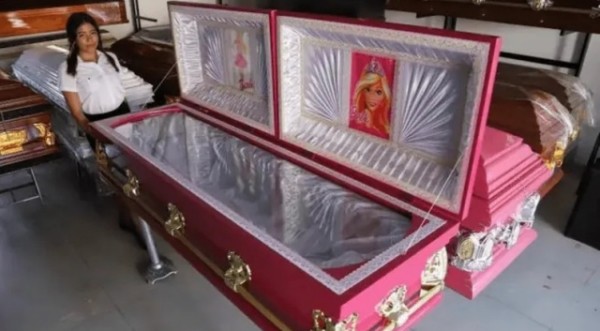 Funerária lança caixão da "Barbie" e viraliza na internet