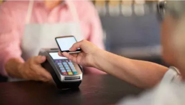 Mais acessibilidade: banco lança primeiro ‘cartão que fala’ para deficientes visuais