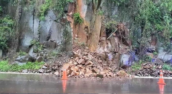 Veja pontos de deslizamento e bloqueio de rodovias no Oeste de SC