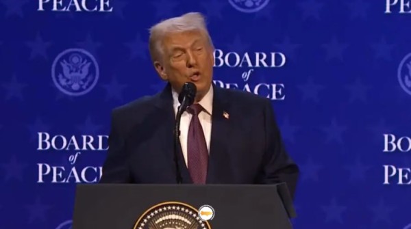 Trump lança Conselho da Paz com taxa de R$ 5,37 bilhões e critica ONU