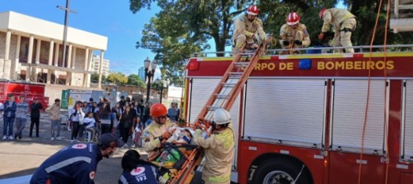 Abril Verde: Simulação de socorro abre campanha de prevenção de acidentes de trabalho