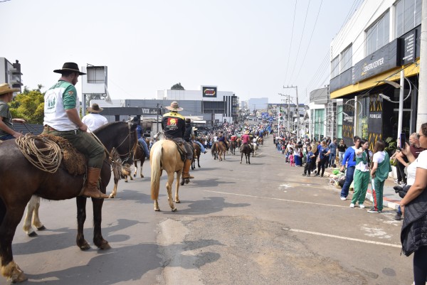 Desfile de Sete de Setembro reúne grande público