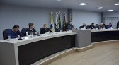 Em sessões ordinária e extraordinária, legislativo aprova projetos e moção