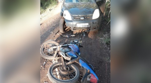 Motociclista sem habilitação fica ferido após acidente no interior