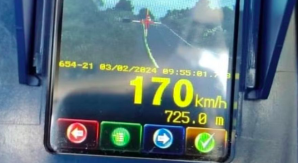 Carro é flagrado a 170 km/h em rodovia de SC, mais que o dobro do permitido