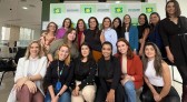 Núcleo de mulheres empreendedoras realiza curso de automaquiagem