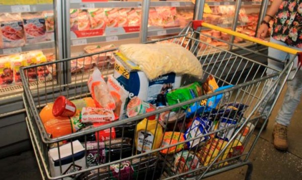 Procon SC encontra diferença de preço de até 300% em alimentos