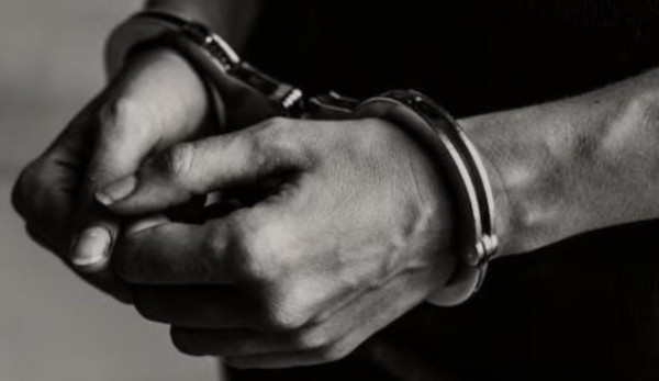 Polícia Militar prende homem de 27 anos condenado por roubo e corrupção de menores
