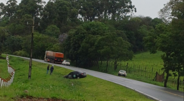 Motorista sai da pista para evitar colisão com carreta na BR-163