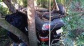Condutor perde controle durante ultrapassagem, bate em caminhão e capota na PR-280