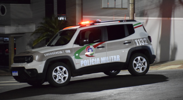 Homem é preso por agredir e ameaçar a irmã