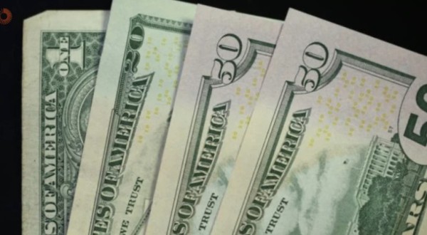 Dólar cai a R$ 4,98 e acumula perda de 4,44% na semana