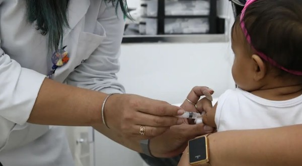 Sem gotinha: entenda como fica novo esquema vacinal contra a pólio