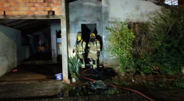 Incêndio em residência deixa homem ferido no Oeste de SC