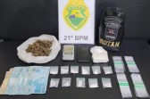 Homem passa droga para filho durante abordagem policial e é preso por tráfico e corrupção de menor