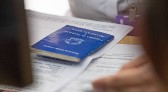 Desemprego no Brasil recua a 9,3%, menor taxa desde 2015