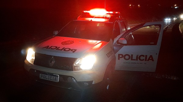 Homem e mulher são detidos por desacato