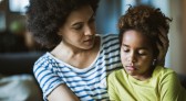 Mesmo sem sintomas, crianças a partir de 8 anos devem fazer avaliação para ansiedade, dizem especialistas