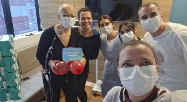 Filha doa medula para salvar mãe com leucemia após diagnóstico em SC