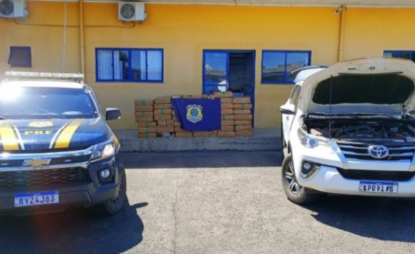 Mais de uma tonelada de maconha é apreendida em veículo roubado na BR-282
