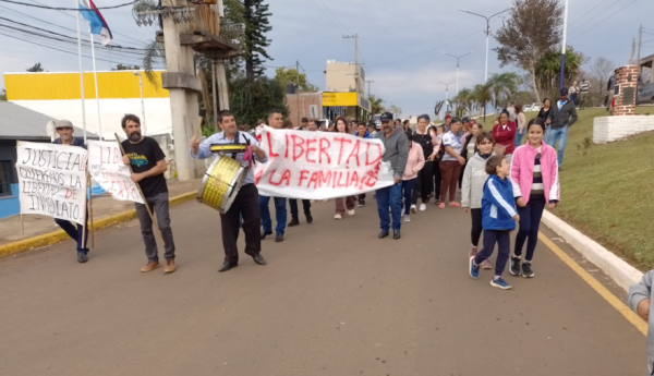 Manifestação continua pela libertação de cinco presos acusados de ameaças