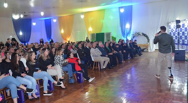 Jakson Follman participa de evento que tem como tema, “Tocando em Frente”