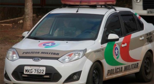 Homem descumpre medida protetiva, vai até residência da ex-mulher e resiste à prisão em SC
