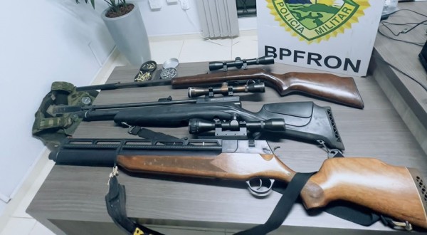 Policiais do BPFRON prendem homem e apreendem armas e munições na área rural do município