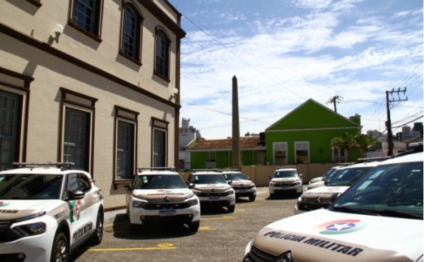 PMSC recebe nove viaturas para reforçar segurança nas escolas