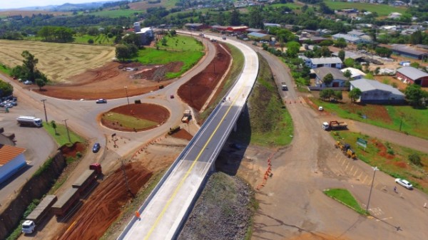 Viaduto de São José do Cedro é concluído e aberto ao tráfego