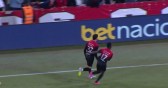 Com um a mais, Athletico vence São Paulo nos pênaltis e vai às quartas da Copa do Brasil