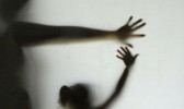 A cada 24 horas, ao menos oito mulheres são vítimas de violência