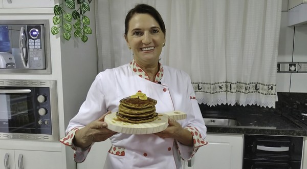 Aprenda como preparar panqueca fit de aveia e banana