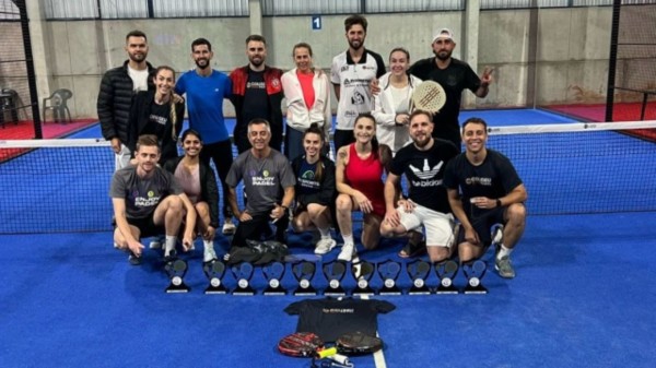 Atletas do Coliseu Padel de Maravilha conquistam mais de 15 troféus em um final de semana