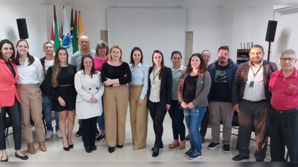 Reunião de diretoria da Ascoagrin tem a presença de agente comercial da FACISC