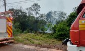 Bombeiros combatem incêndio em Galpão no interior